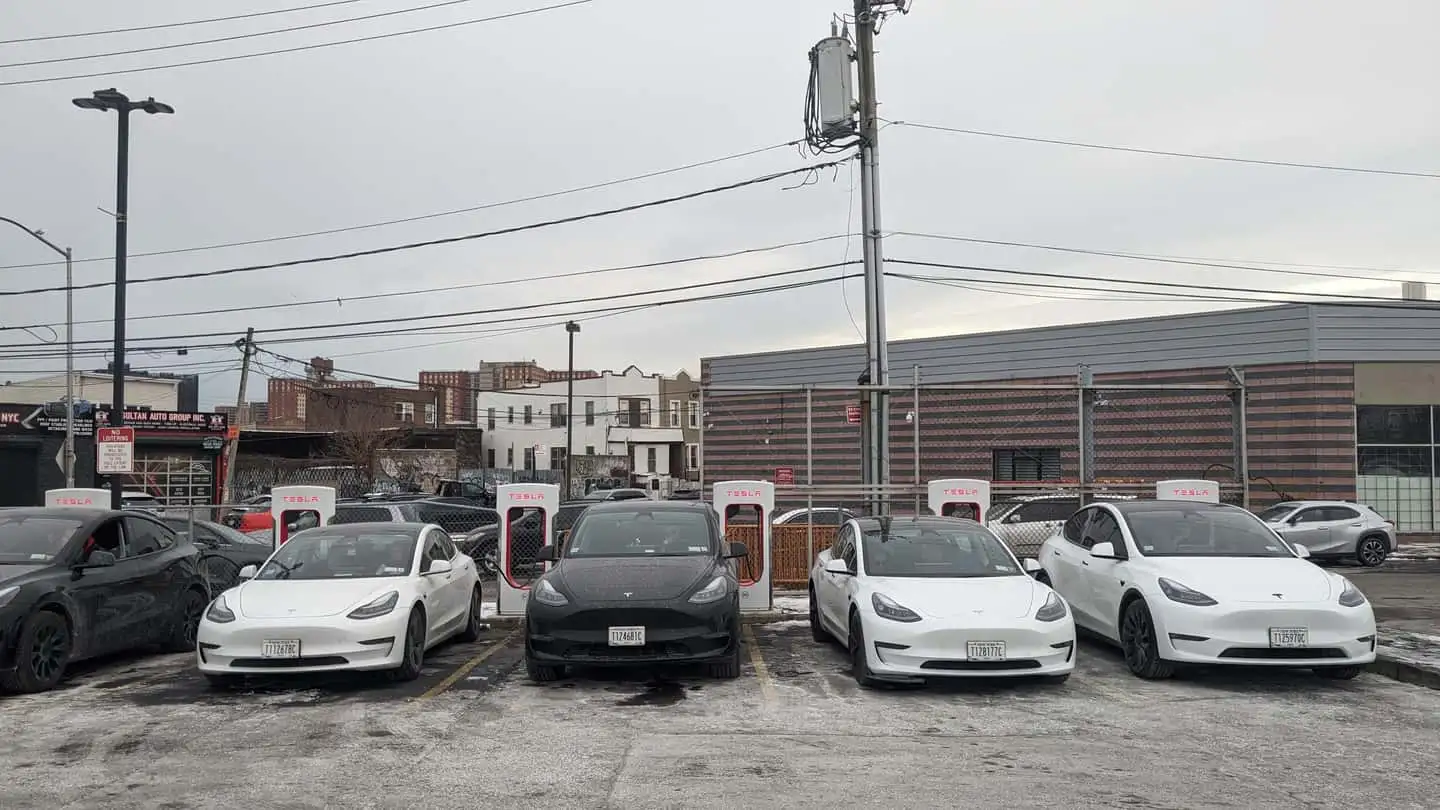 Tesla Drivers Wait 90 Minutes At This New York City Supercharger