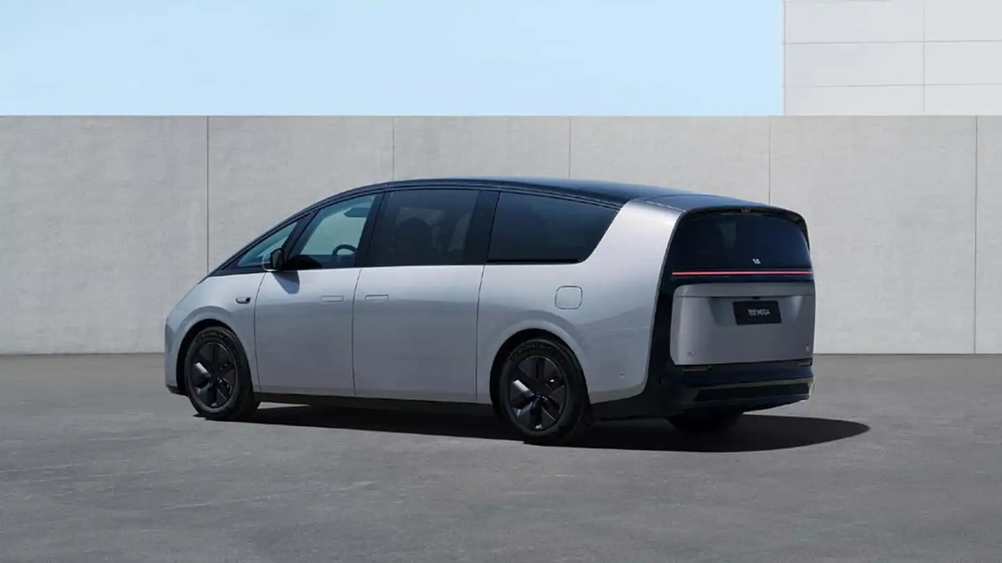 Chinese EV Minivan Adds 310 Miles Of Range In 10 Minutes Of Charging