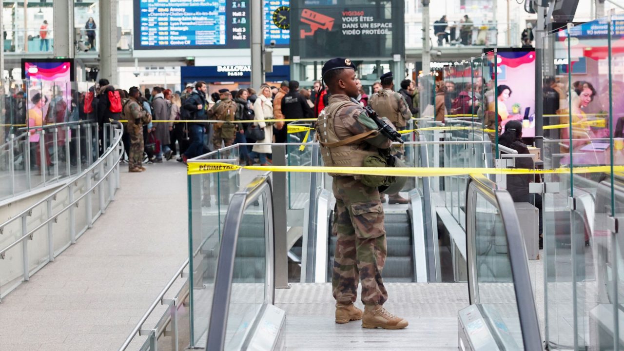 Man stabs three at Paris’ Gare de Lyon, motive unclear – Dailynewsegypt