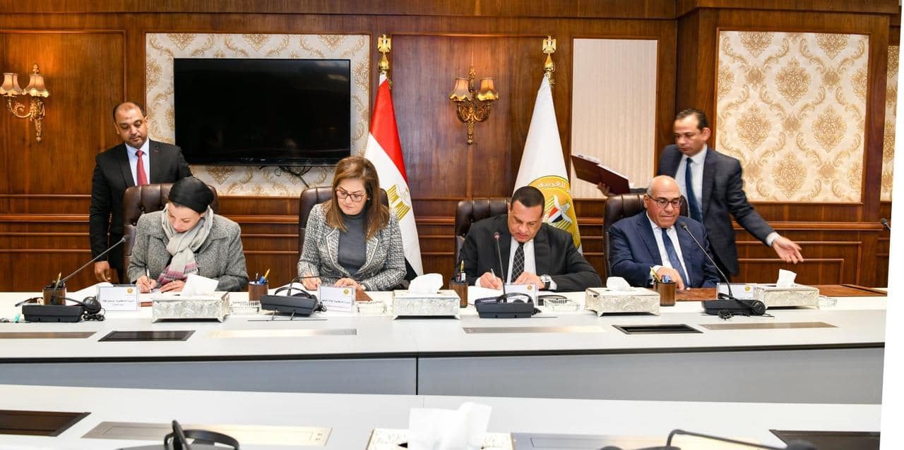 Government officials sign contracts for EGP 565m solid waste management system in 5 governorates – Dailynewsegypt